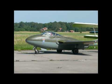 Flyga J28 Vampire i Västerås. Johan R 2009-08-07.