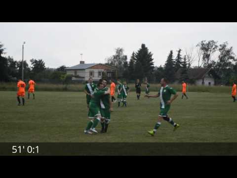 Gol na 0-1 dla Lasu Puszczykowo w meczu z Okoniem Sapowice