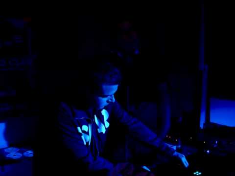 The Beat Controller-Flowing with the Hardcore - Bigfoot vs. The Rizzler