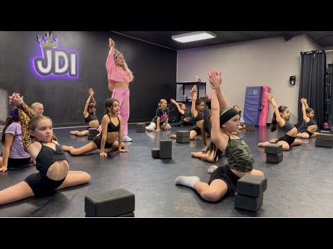 Stretching and strengthening | JDI Dance Company 