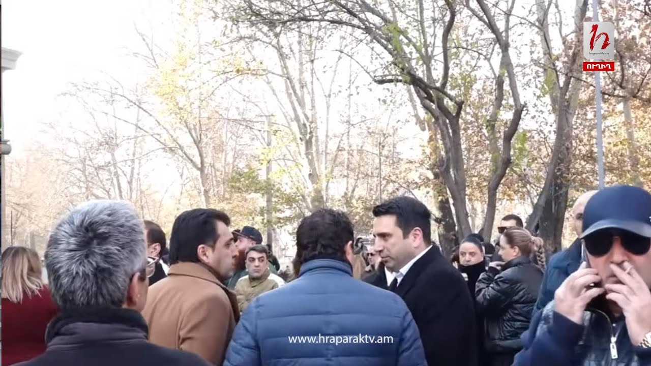 Ալեն Սիմոնյանը մասնակցում է Արա Մարտիրոսյանի հուղարկավորությանը