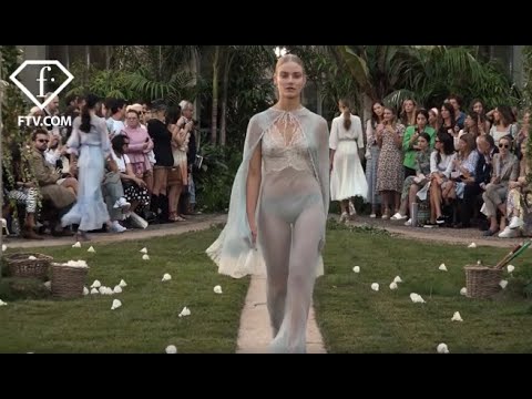 Unbearable romanticism and femininity of the SS20 collection created by Luisa Beccaria