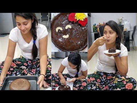 Bigg Boss Fame Bhanu Sri Making Chocolate Cake - #BhanuSri