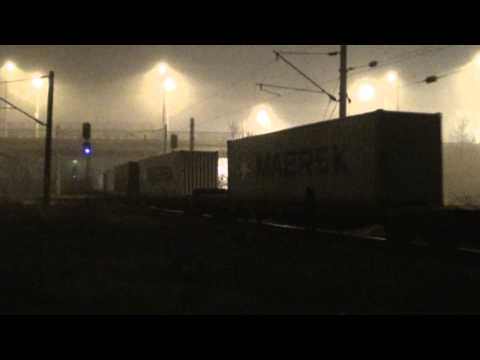 Tren de marfa & IR1651 Bucuresti Nord - Suceava Nord intra in Suceava - 25.11.2012