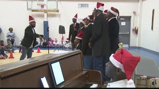 Choir donates time, gifts to Lindsey Elementary