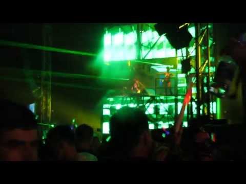 Dash Berlin - Lights [Dashup] (Global Gathering 2013 UK{God's Fusion Cube}) [HD]
