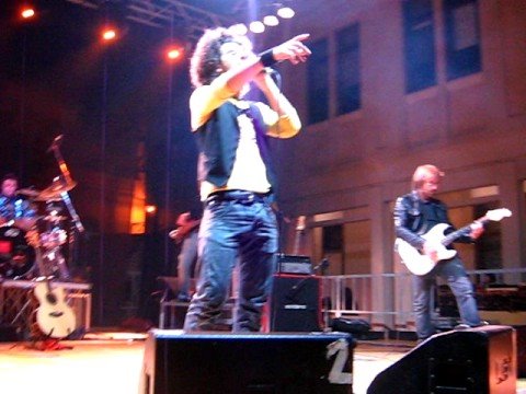 Simone perrone (cover "Ma che freddo fa")