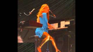 Tori Amos - Bells For Her - Live 96