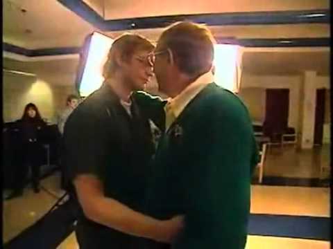 Lionel Dahmer goes to meet Jeffrey Dahmer in prison