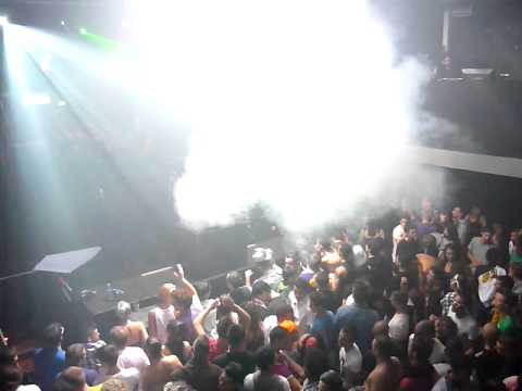 Richie Hawtin plays Flutuance,Dreamtime and Oliver Mach - You let @ Magazzini Generali 30.10.10