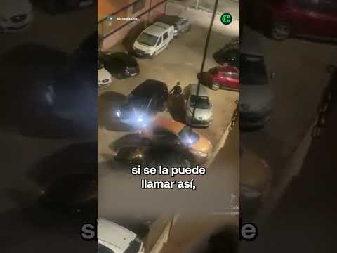 APARCA OCUPANDO VARIOS SITIOS #aparcamiento #auto