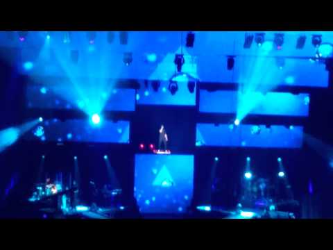 Luis Fonsi- Llueve por dentro