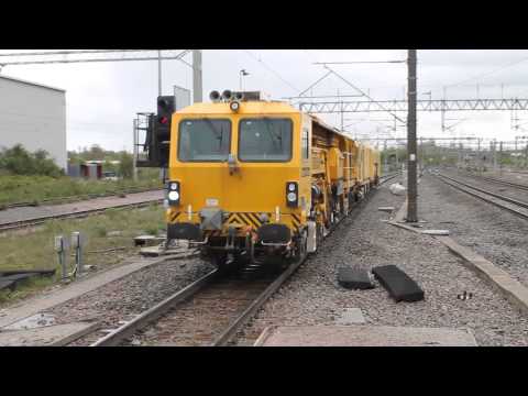 DR 77906 with DR 73113 Bletchley Cambridge sidings to Crewe arrival