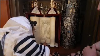 תורה לומדים בשמחה!! הגאון הינוקא בחידוש נפלא מהבעל שם טוב הקדוש