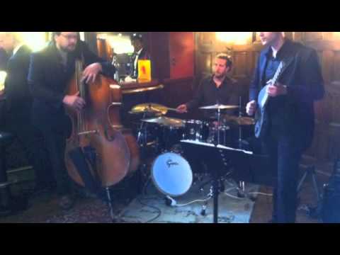 Jazztrio Vierklang - Autumn Leaves