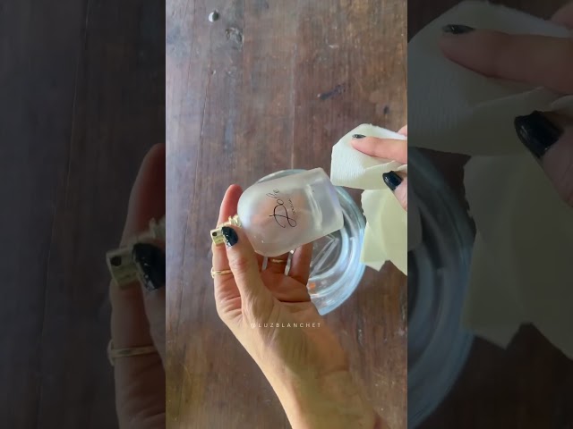 Vídeo relacionado con SUPVOX Botella de Perfume de Vidrio Vacía Pequeña Tapa en Forma de Abanico, Frasco Decorativo Grabado Aromaterapia, Accesorios Reutilizables para Hogar y Oficina