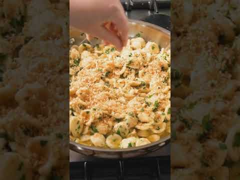 Let’s make my orecchiette aglio e olio or pasta with garlic and olive oil Full recipe is on daenski