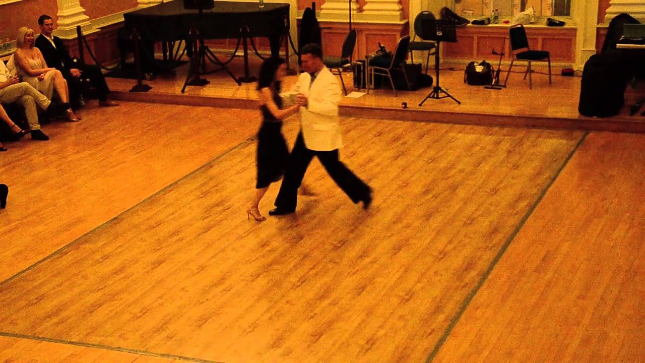 Damian Thompson and Mariana Ancarola - El Flete