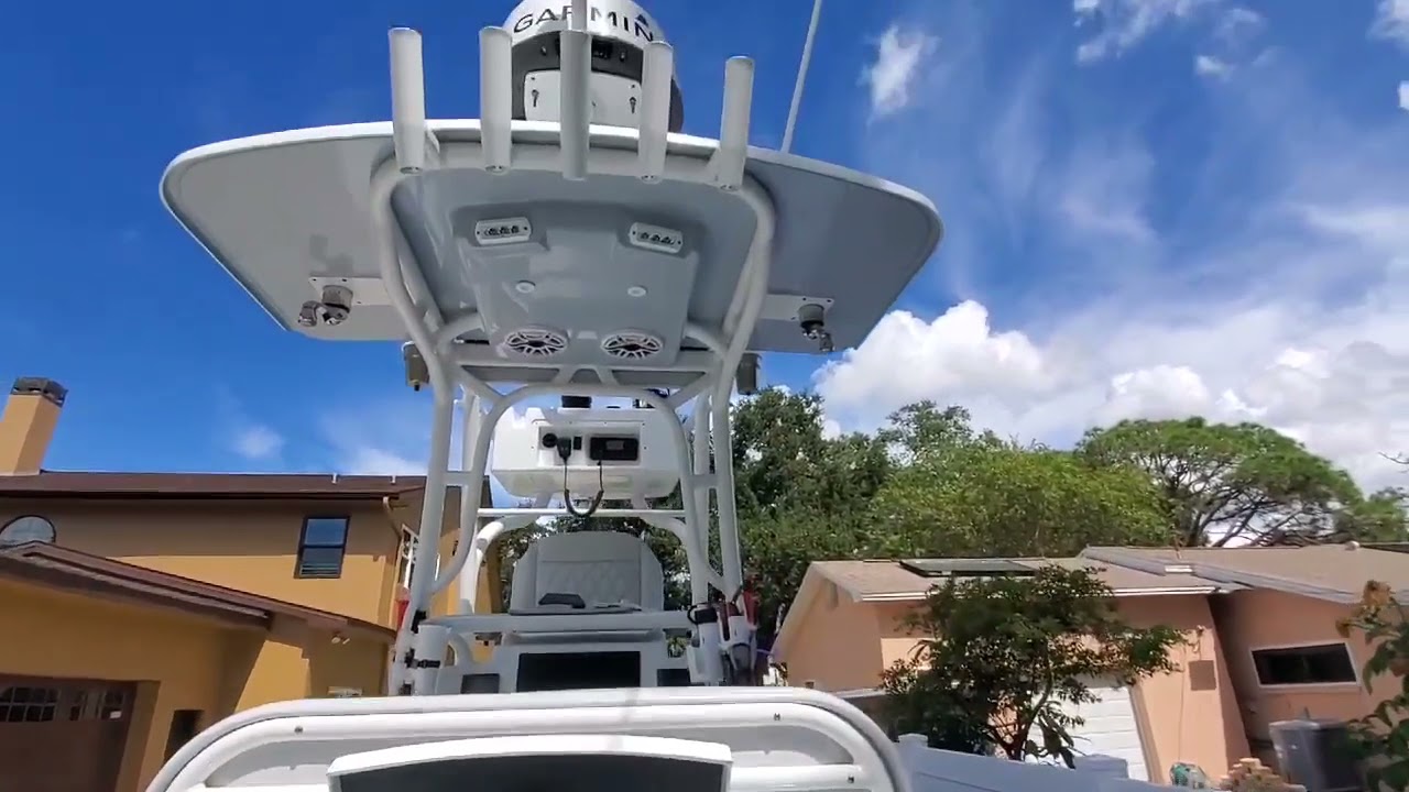 Yellowfin 26 hybrid - Boat Tour