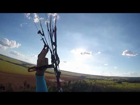 Decolagem de Paramotor no gradeado, com vento forte