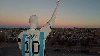 Riesige Messi-Statue ehrt Argentiniens WM-Helden