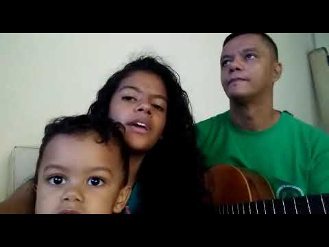 Beatriz e Miguel canta com o pai.