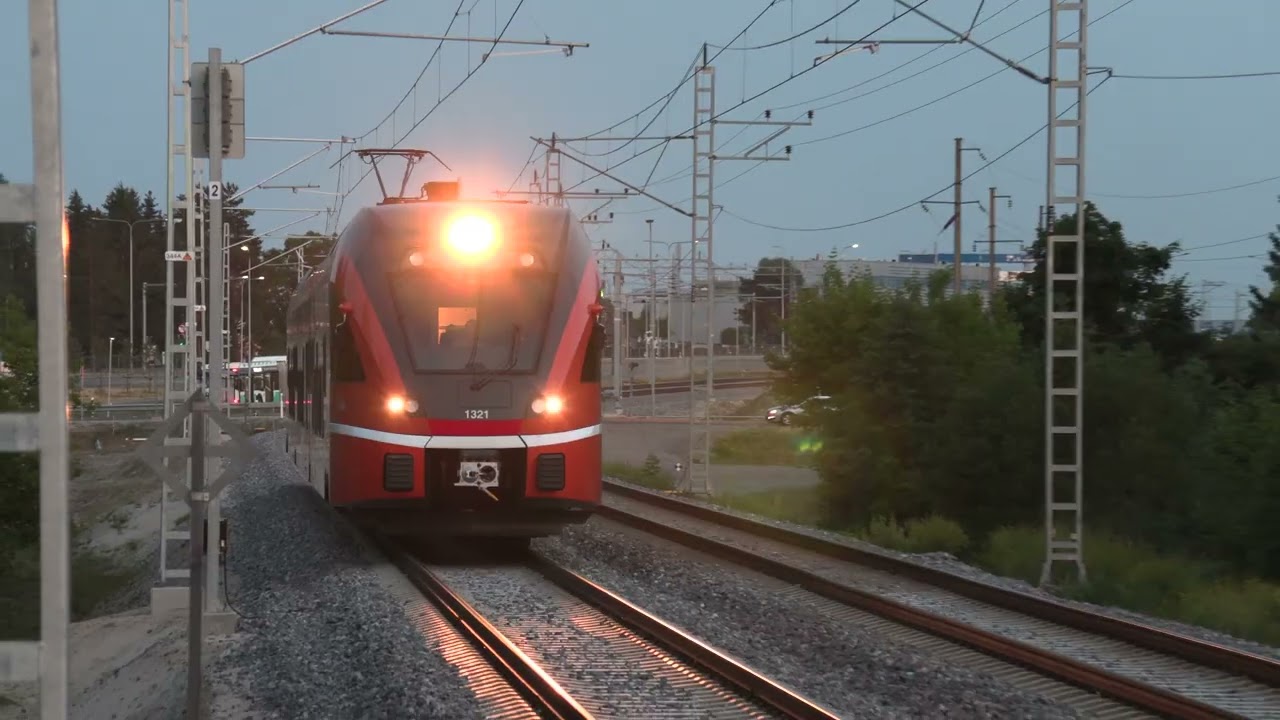 Штадлерские электропоезда 1321 и 1401 на о.п. Лаагри / Stadler EMU's 1321 & 1401 at Laagri stop
