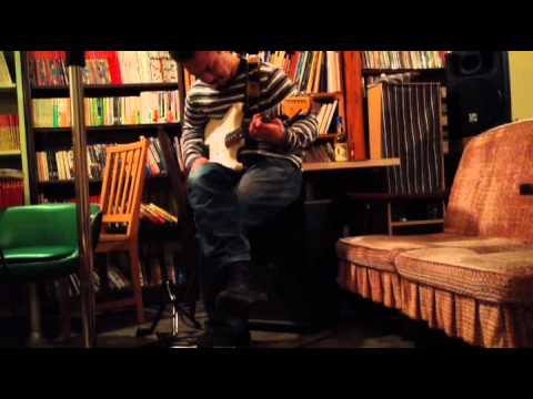 Improvisation guitar solo ' Usui Yasuhiro - 臼井康浩 ' at cafe parlwr in Nagoya Japan on April 5th, 2012