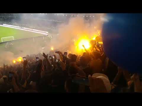 "Rosario Central Fiesta en el Kempes." Barra: Los Guerreros &bull; Club: Rosario Central