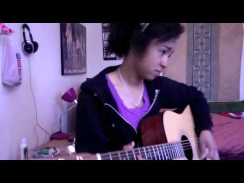 A Young Malagasy lady plays "Old Man" by Neil Young in Spanish.
