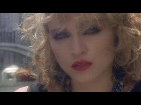 Ti lascio perchè sei bianca: Madonna, all'asta la lettera di Tupac