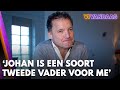 Thuis bij John de Bever: 'Johan Derksen is een soort tweede vader voor me' | VI Vandaag