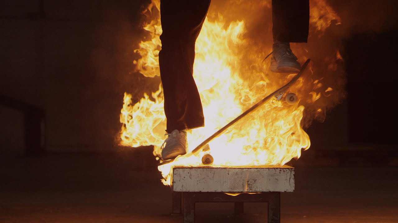 Biebel, Guy y MJ patinando en llamas..