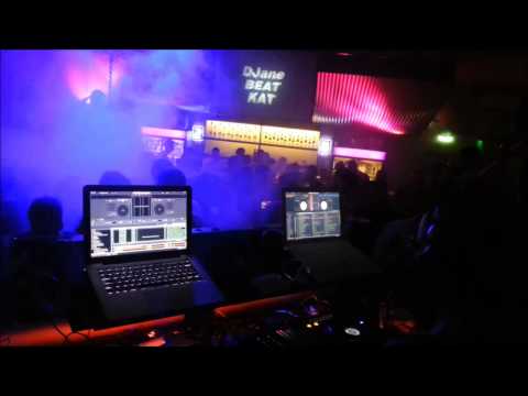 DJane Beat Kat, DJ Effex (SUPERFREAKZ), Sängerin Leemah @ SCHÖN&WILD SA 13.04.2013