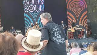 Blackberry Smoke Ain&#39;t Gonna Wait LIVE