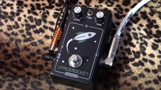 Video thumbnail for Spaceman Effects SPACEROCKET Fuzz demo (Pedal Genie Rental) by gearmanndude