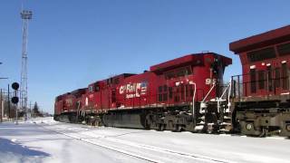 preview picture of video 'CP 9539 in Smiths Falls (03FEB2011)'
