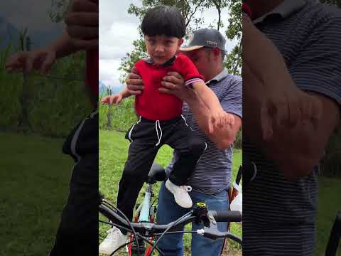 🚲Niñas y niños de las 🏫sedes educativas rurales reciben bicicletas, para su transporte.