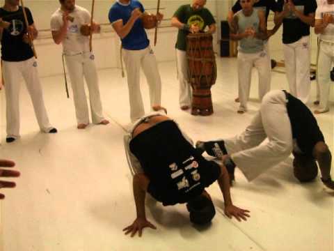 Mestre Canhao (Lembrança Negra) vs Profesor Cara de Peixe (Senzala)