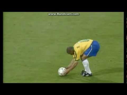 Roberto Carlos amazing free kick for Brazil