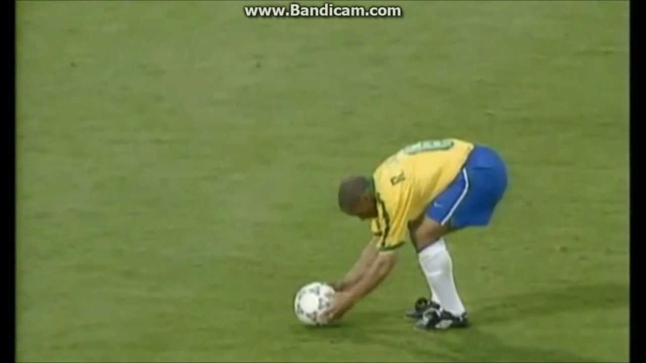 Roberto Carlos amazing free kick for Brazil - YouTube