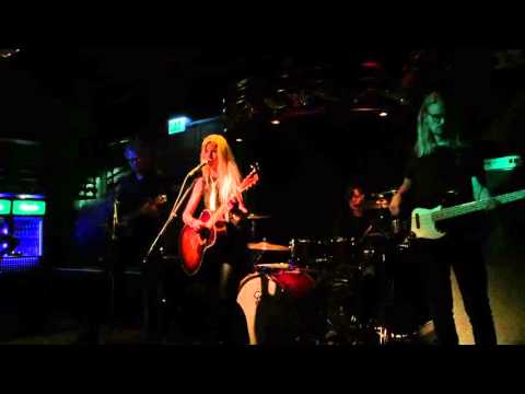 Nilla Nielsen - Bite Me (Live i Helsingborg)