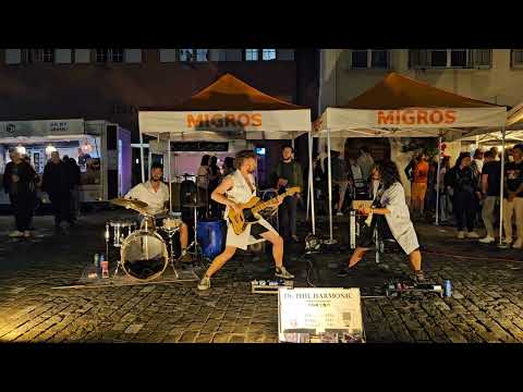 Dr. Phil Harmonic auf dem Kornplatz Chur während dem Buskers 2024.