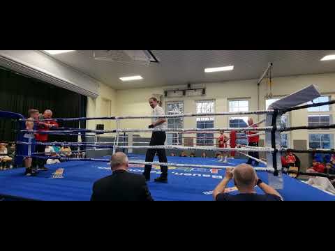 Ibrahim Ismailov 42kg FF/O/ BCR rote Ecke vs. Franz Härtel 45 kg SV Lichtenberg 47 blaue Ecke