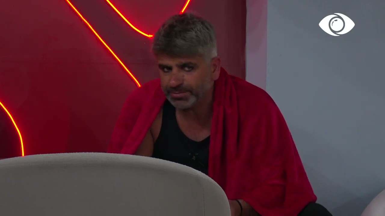 Efi gënjen/Qetsori bisedon me Nitën