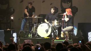 Paramore- &quot;Turn It Off&quot; *Hayley Breaks Up a Fight* (HD) Live on 4-30-2010