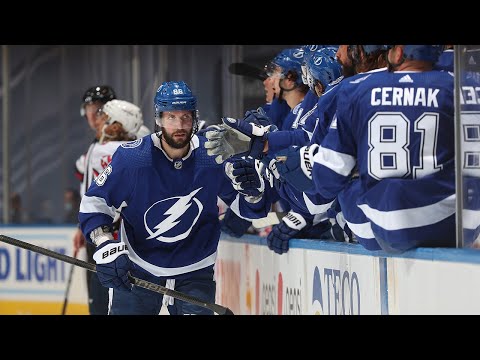 Kucherov snipes shot top-shelf against Holtby
