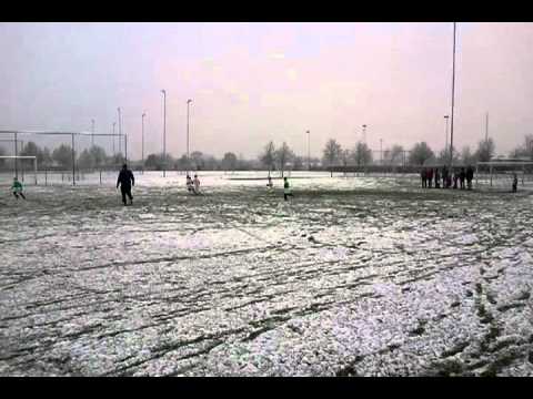 Uno f6 in de sneeuw bij Hilvaria