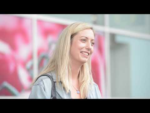 Magician turns supermarket shoppers' receipts into TENNERS in remarkable video