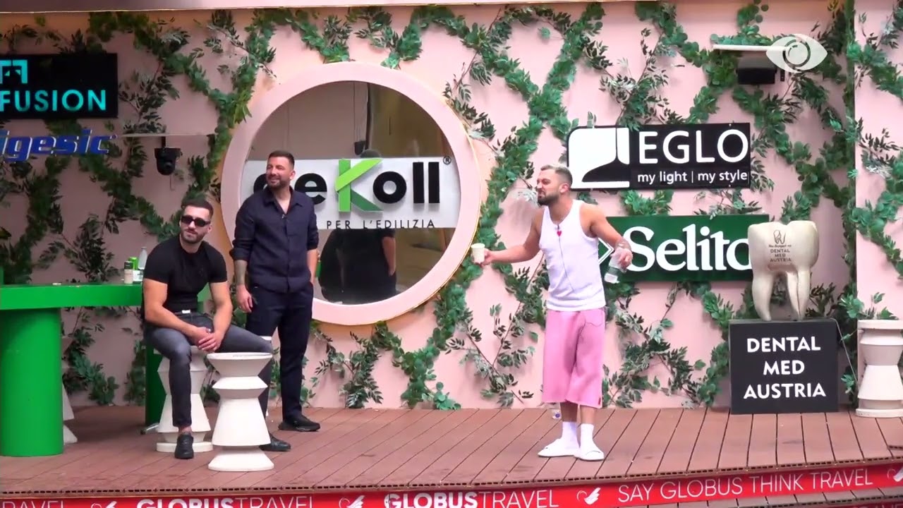 Egli, Danja dhe Gjesti luajnë së bashku me ujë